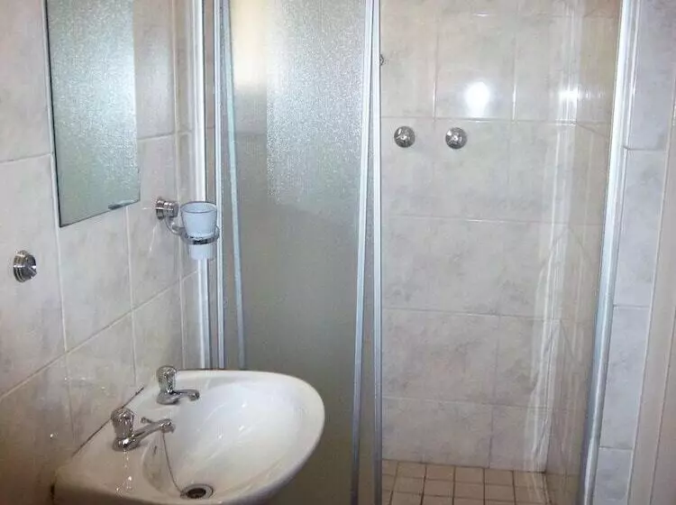 تختخواب و صبحانه Franchise Guest House