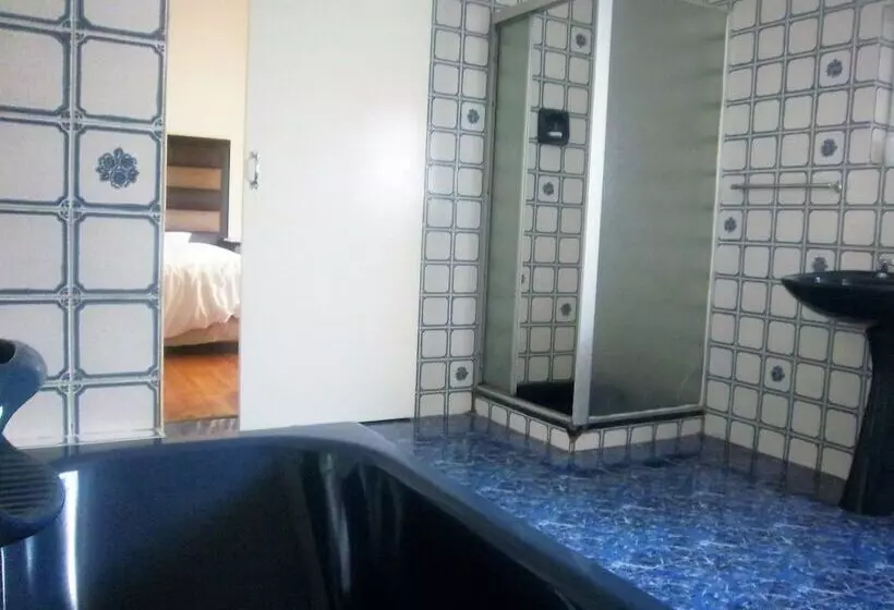 تختخواب و صبحانه Franchise Guest House