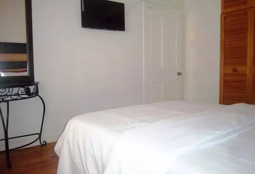 تختخواب و صبحانه Franchise Guest House