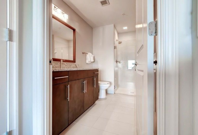 Global Luxury Suites At Park Crest