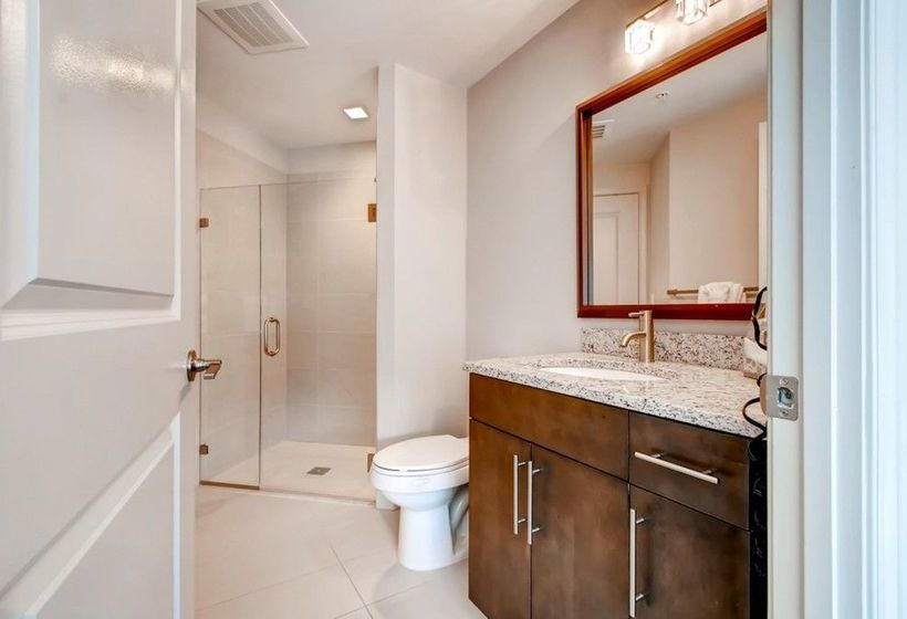 Global Luxury Suites At Park Crest