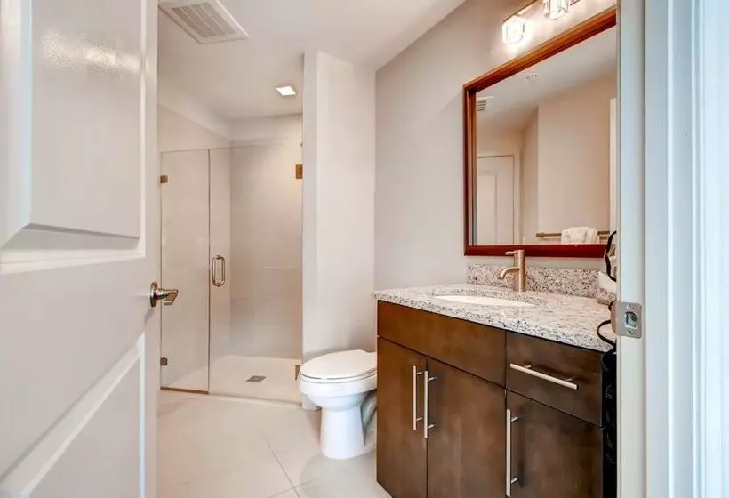 Global Luxury Suites At Park Crest