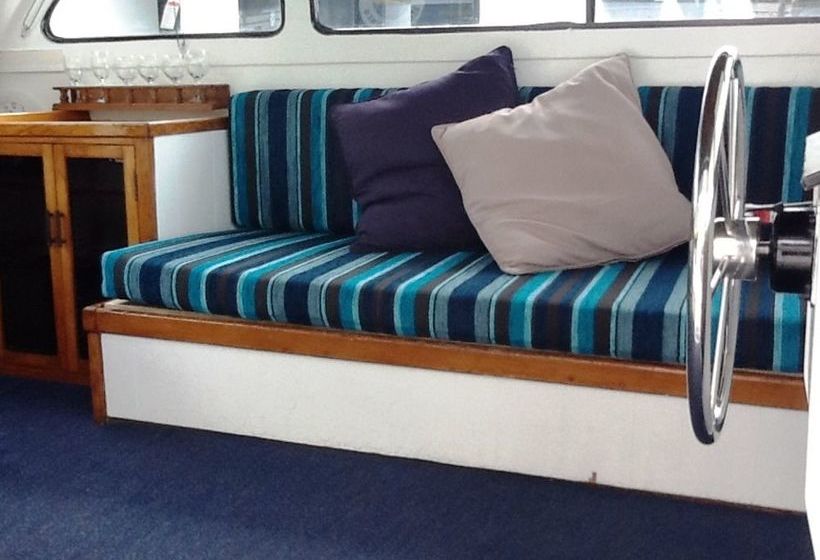 호텔 Boyds Bay Houseboat Holidays