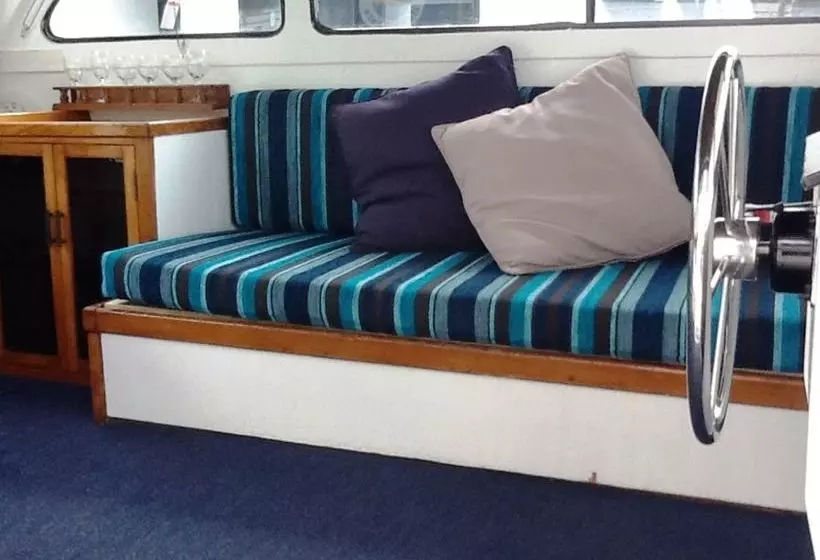 Hotelli Boyds Bay Houseboat Holidays