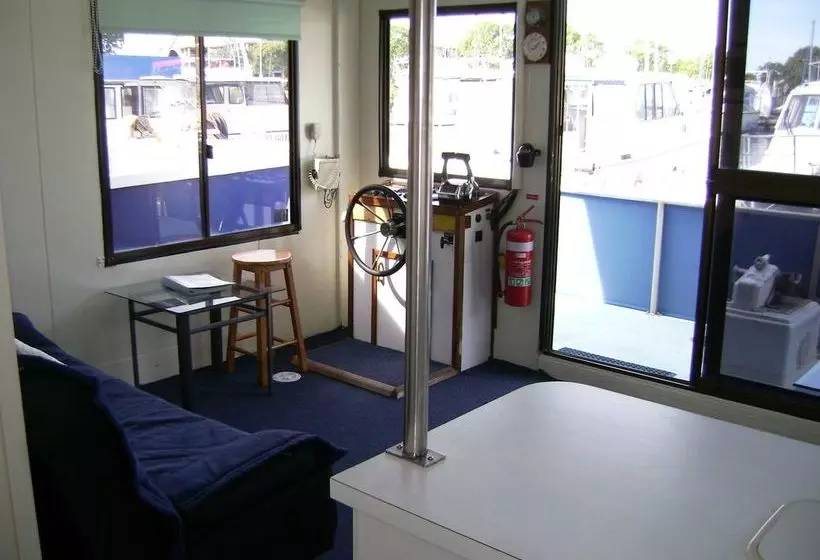 Hotelli Boyds Bay Houseboat Holidays