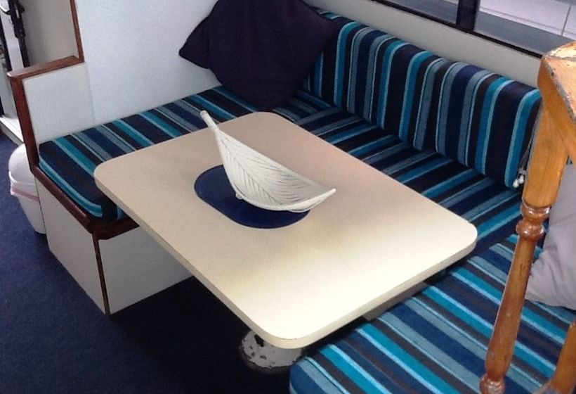 호텔 Boyds Bay Houseboat Holidays