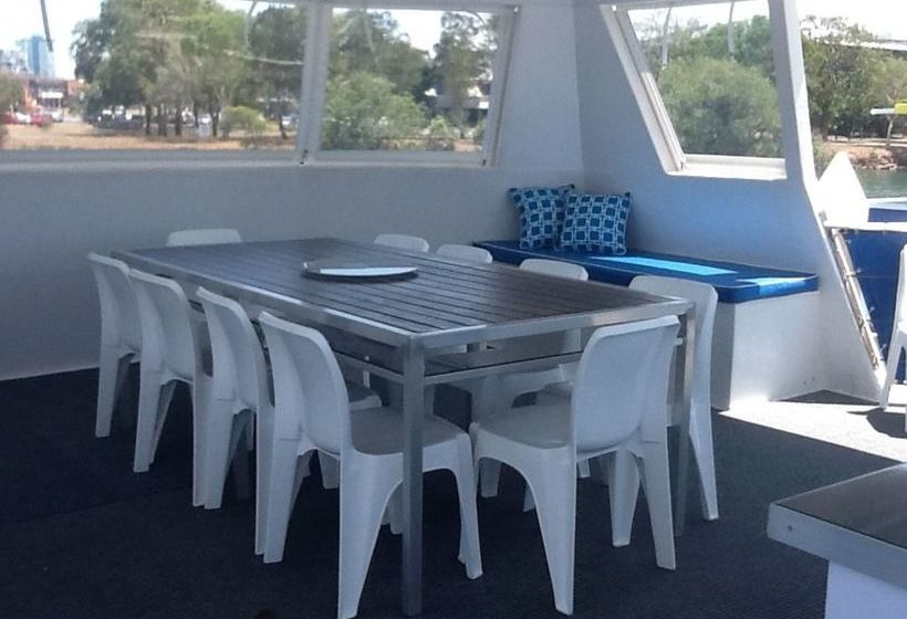 호텔 Boyds Bay Houseboat Holidays