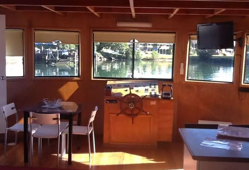 Hotelli Boyds Bay Houseboat Holidays