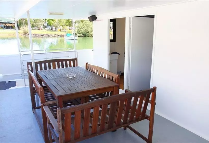 Hotelli Boyds Bay Houseboat Holidays