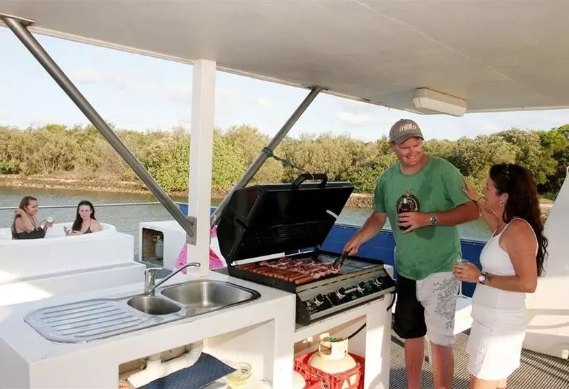 Hotelli Boyds Bay Houseboat Holidays