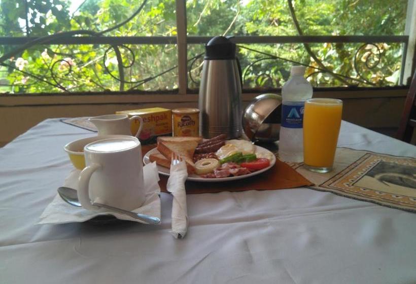 هتل Golden Days Lodge