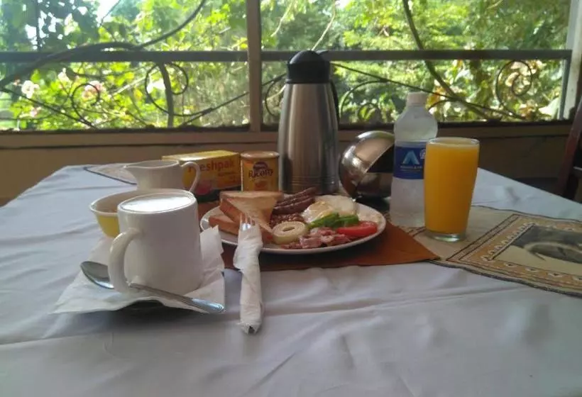 هتل Golden Days Lodge