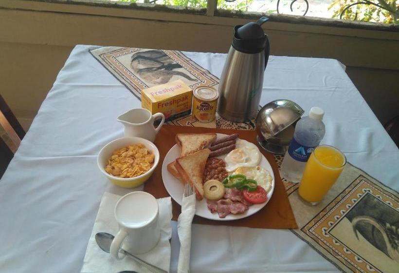 هتل Golden Days Lodge