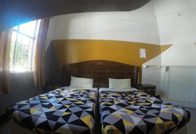 هتل Golden Days Lodge