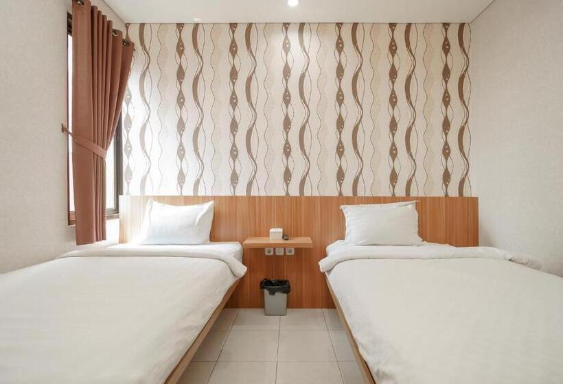 בית מלון כפרי Green Apple Residence Near Sarinah Mitra Reddoorz