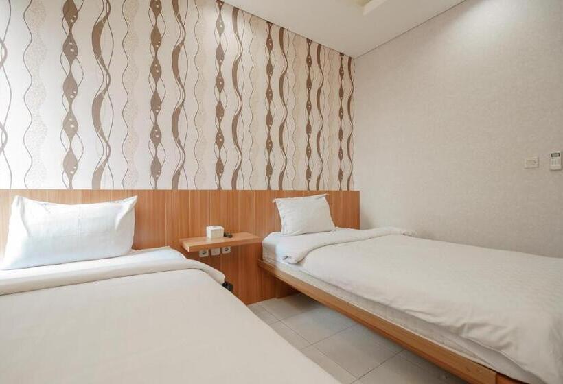 בית מלון כפרי Green Apple Residence Near Sarinah Mitra Reddoorz