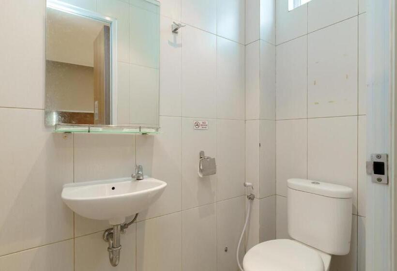 בית מלון כפרי Green Apple Residence Near Sarinah Mitra Reddoorz