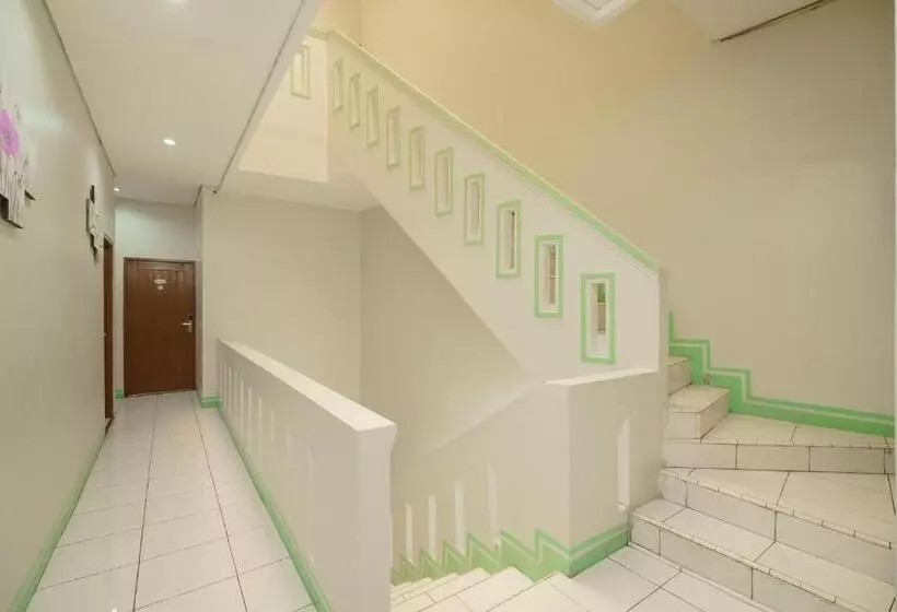 ホテル Green Apple Residence Near Sarinah Mitra Reddoorz
