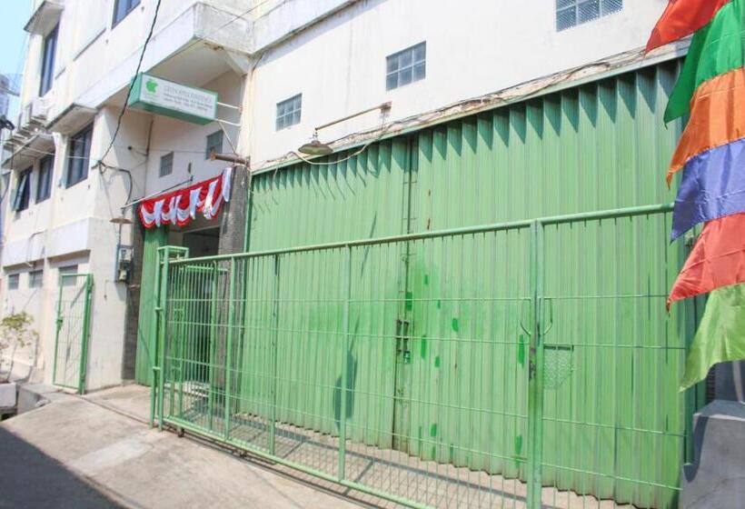 בית מלון כפרי Green Apple Residence Near Sarinah Mitra Reddoorz