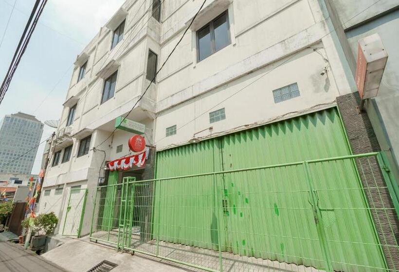 בית מלון כפרי Green Apple Residence Near Sarinah Mitra Reddoorz