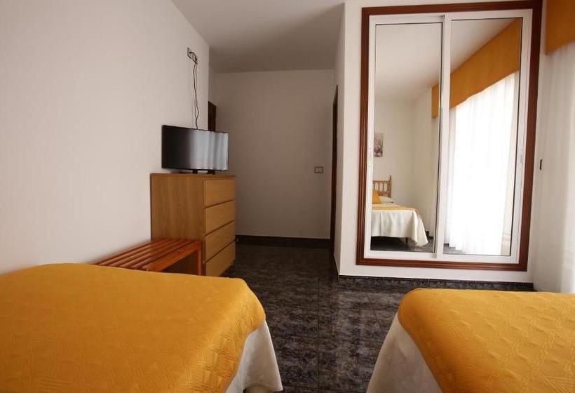 Отель Hostal San Roque