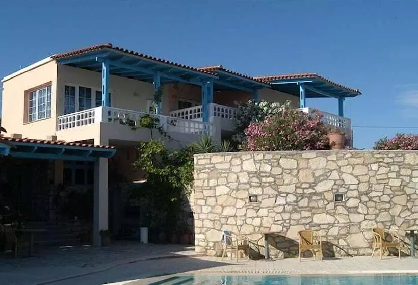 Nicolas Apartments