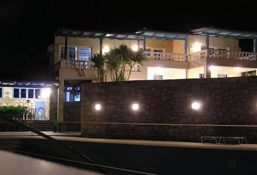 Nicolas Apartments