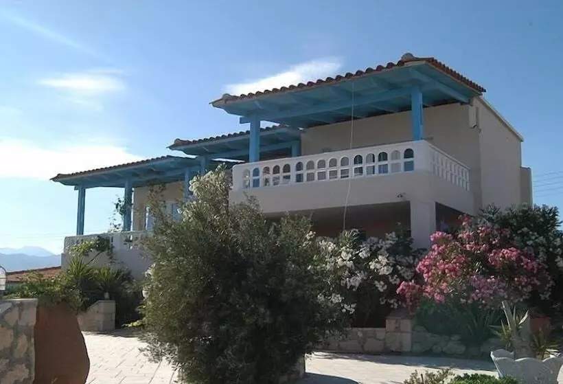 Nicolas Apartments