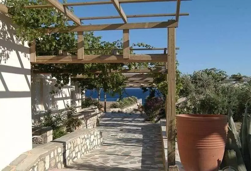 Nicolas Apartments