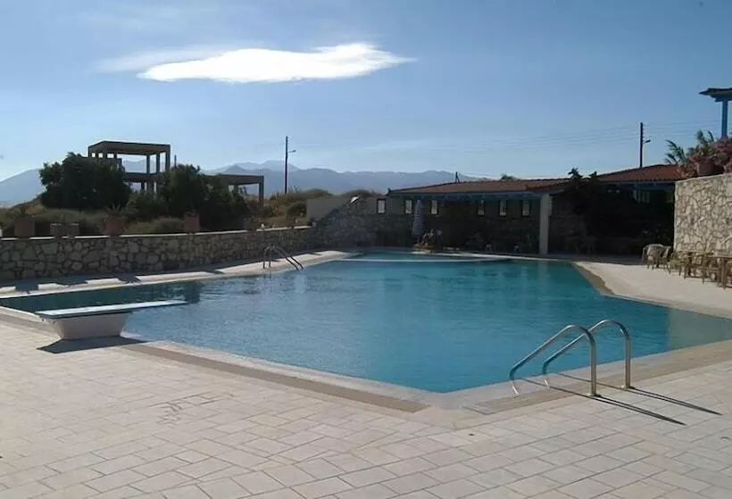 Nicolas Apartments