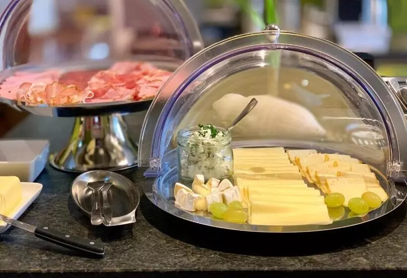 تختخواب و صبحانه Das Franzl   Bett & Brot