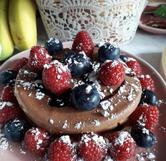 تختخواب و صبحانه Golden Lion