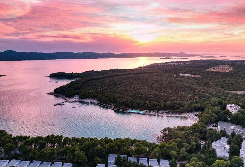 בית מלון כפרי Crvena Luka Resort