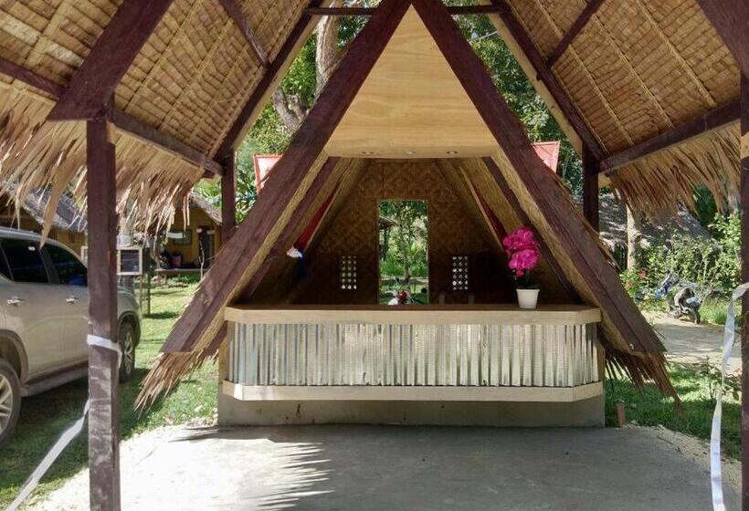 Hotel Nipa Hut Village