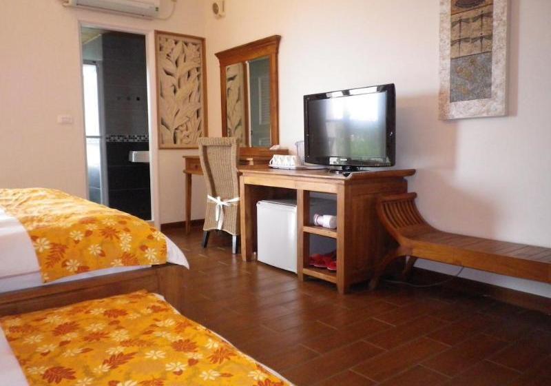 هتل Mamalulu Hostel