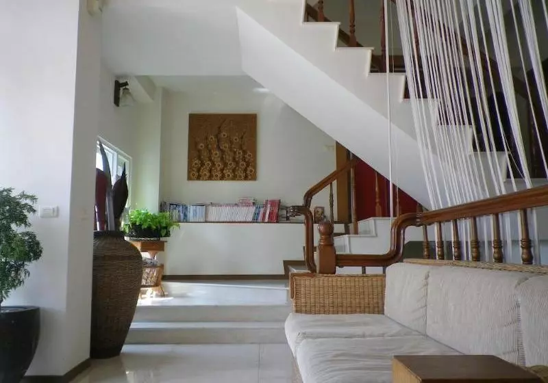 هتل Mamalulu Hostel