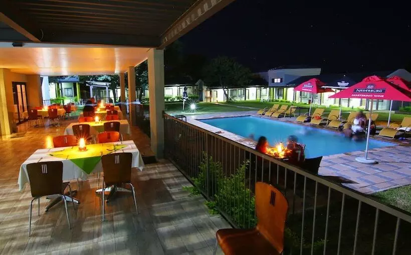 هتل Travelodge Kasane