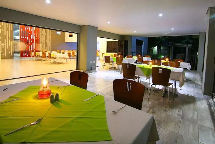 هتل Travelodge Kasane