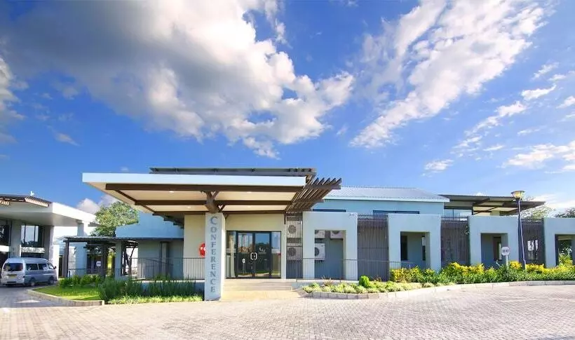 هتل Travelodge Kasane