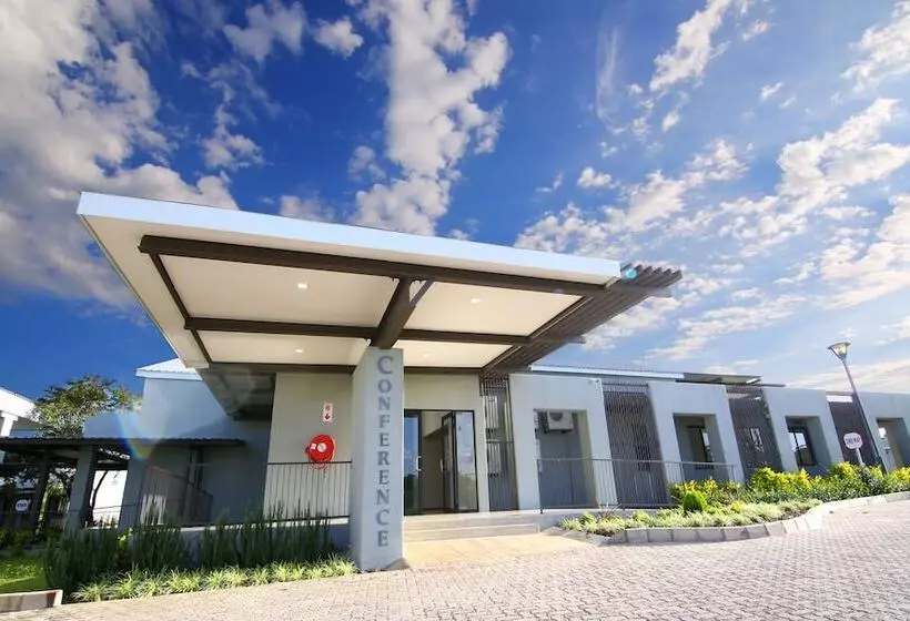 هتل Travelodge Kasane