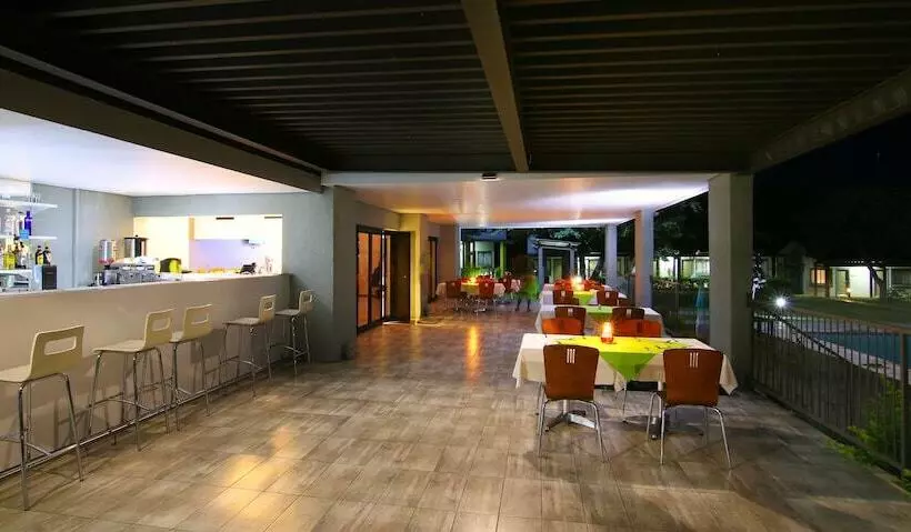 هتل Travelodge Kasane