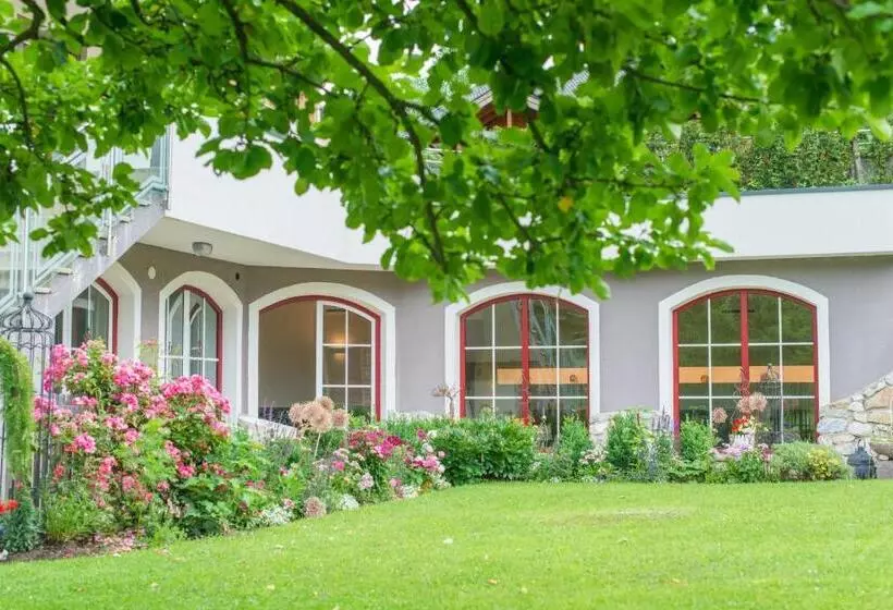 Landhotel Hubengut Bed And Breakfast