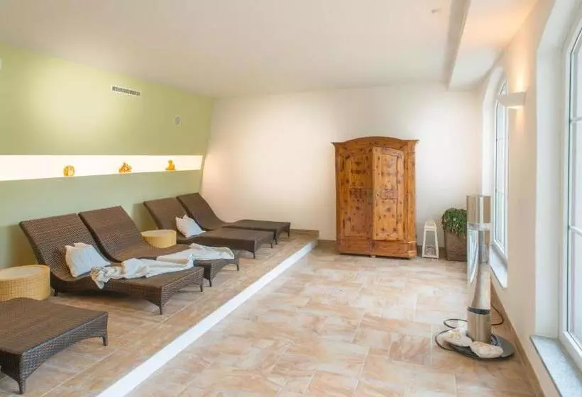 Landhotel Hubengut Bed And Breakfast