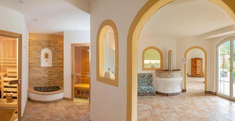 Landhotel Hubengut Bed And Breakfast