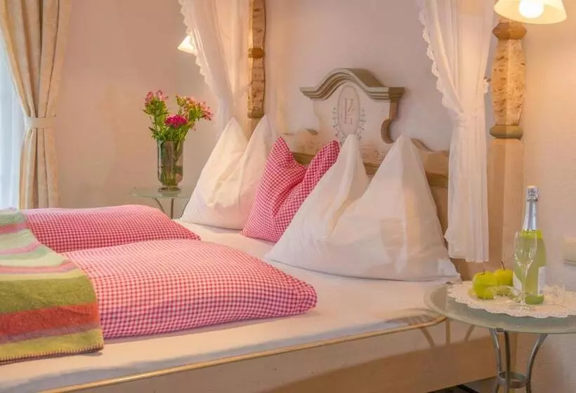 Landhotel Hubengut Bed And Breakfast