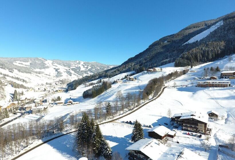 Ski In Ski Out Hotel Unterellmau