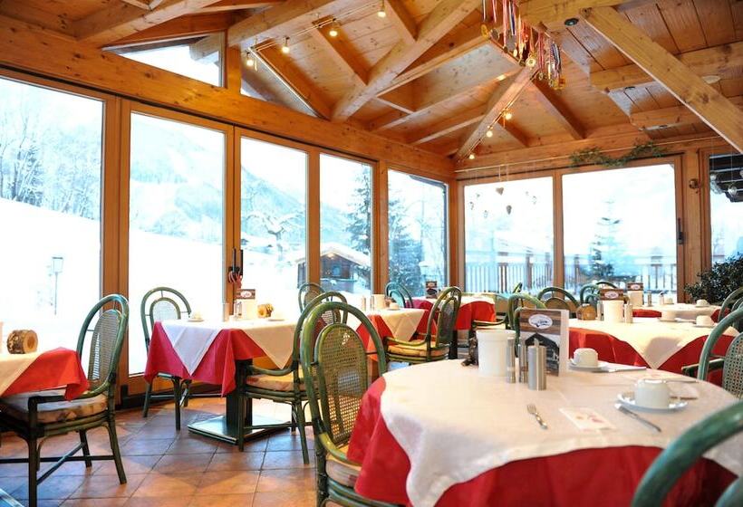 Ski In Ski Out Hotel Unterellmau