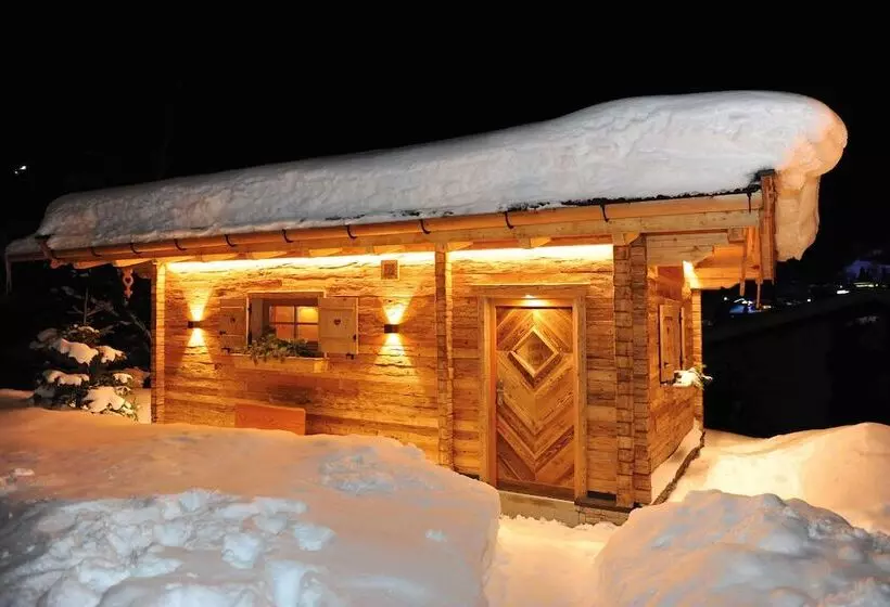 Ski In Ski Out Hotel Unterellmau