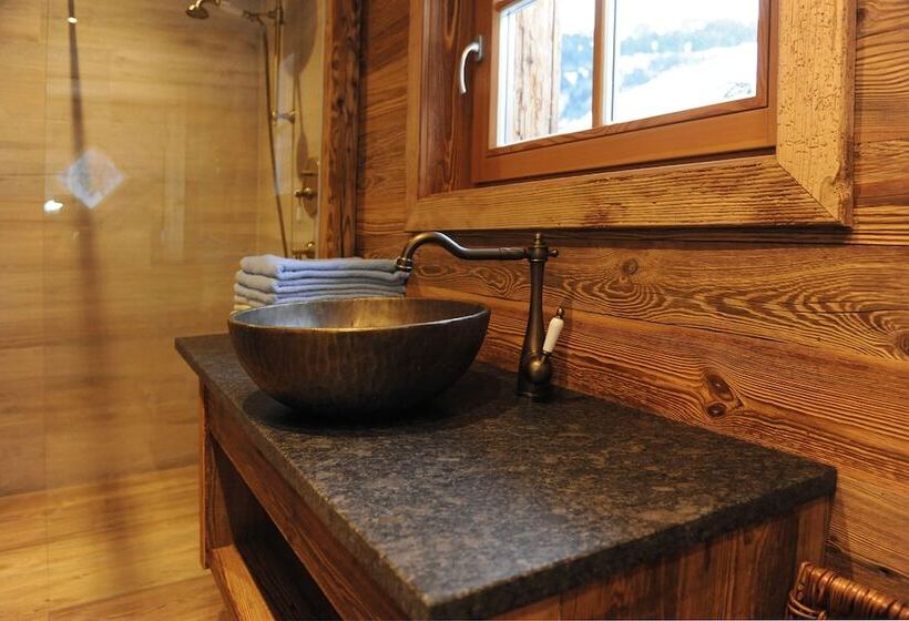 Ski In Ski Out Hotel Unterellmau