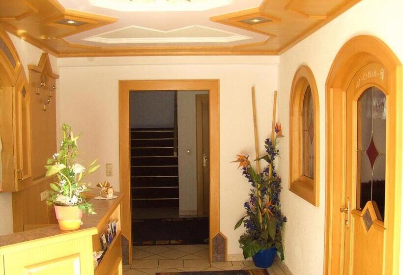 تختخواب و صبحانه Apart Garni La Fontana